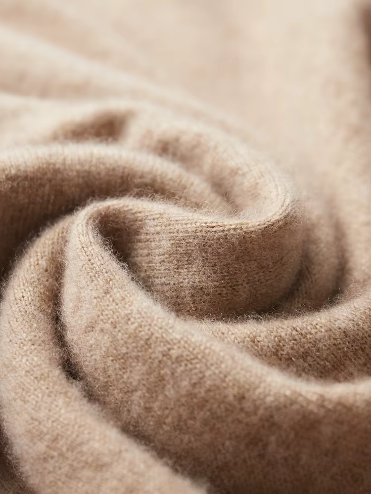 PULL À CAPUCHE 100 % CACHEMIRE