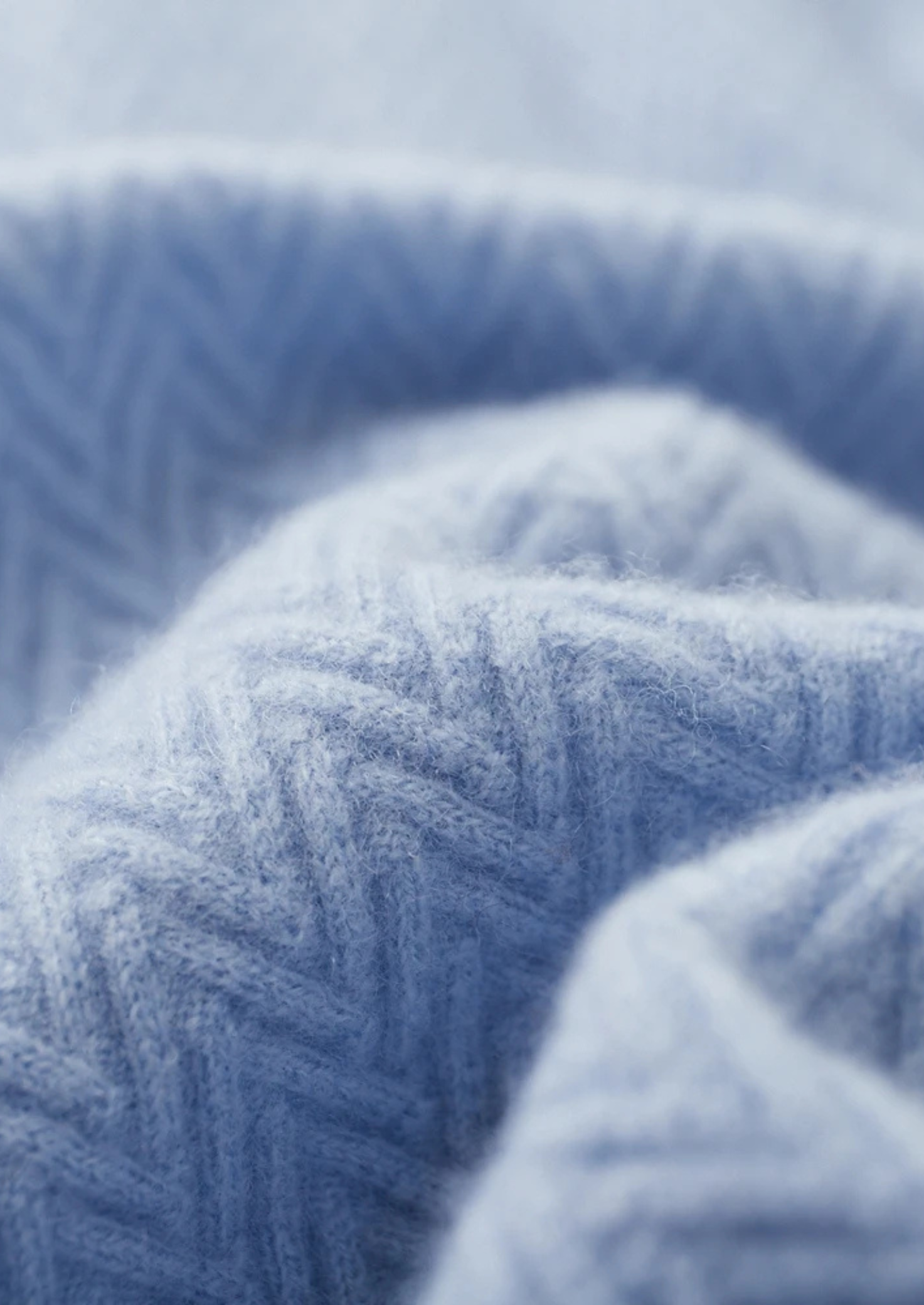 PULL EN CACHEMIRE 100 % À BOUTONS EN ZIGZAG