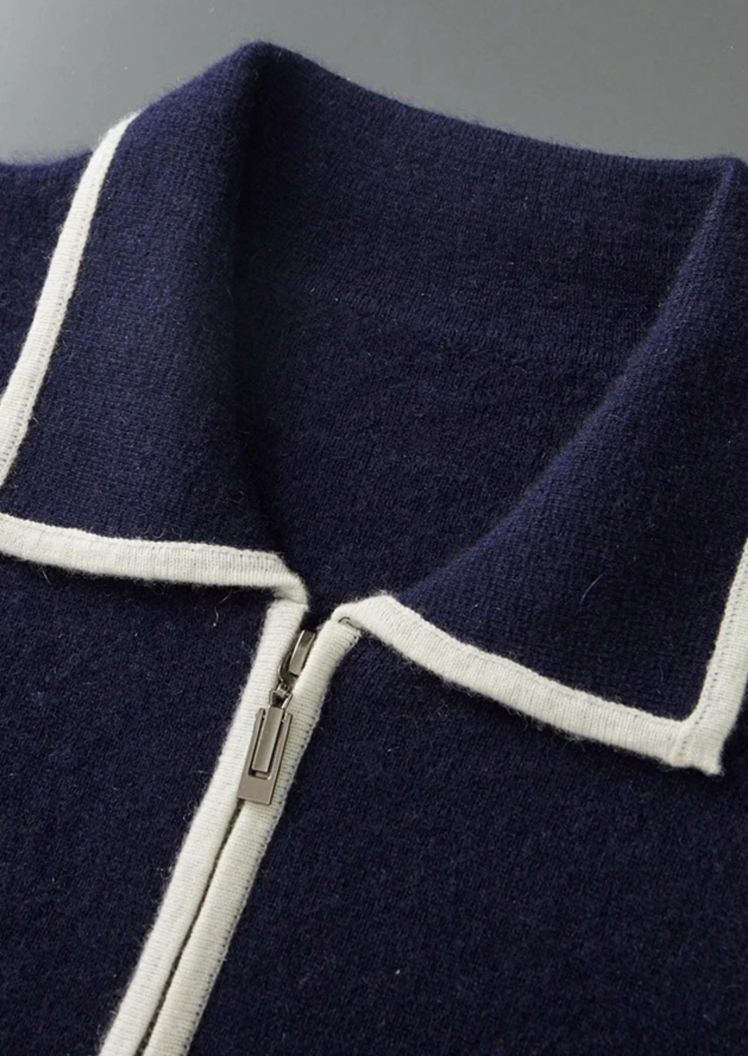 CARDIGAN POLO BICOLORE EN LAINE DE LYON