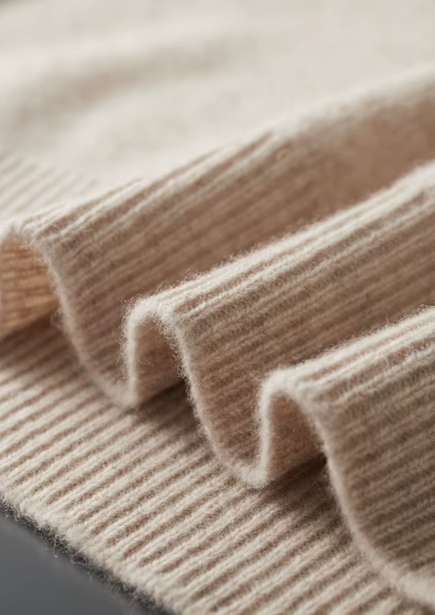 SWEAT À CAPUCHE EN LAINE LYON AVEC BOUTONS